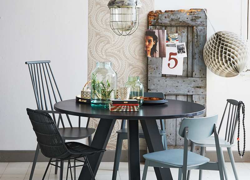 21x de leukste grijze (eetkamer)stoelen Alles om van je 100+ ideeën over Tafel en stoelen | tafel en stoelen, tafel