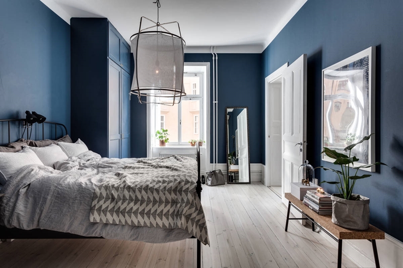 Inspiratie: de mooiste interieurs met donkerblauwe wanden - Alles om ... Inspiratie: de mooiste interieurs met donkerblauwe wanden - Alles om ...