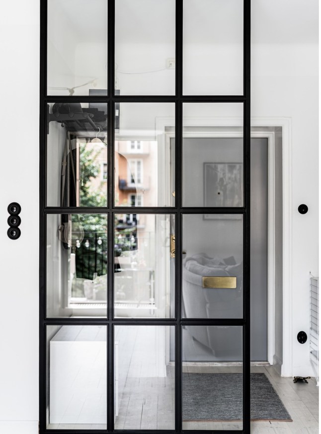 Binnenkijken in een scandinavisch zwart wit grijs interieur alles ... Grijs met wit interieur